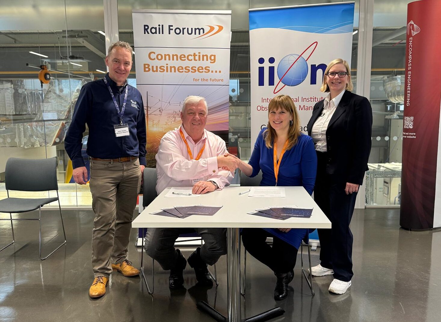 Rail Forum signs MoU with IIOM UK